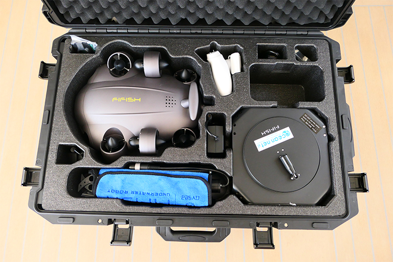 Robot submarino (ROV FIfish V6 Expert)